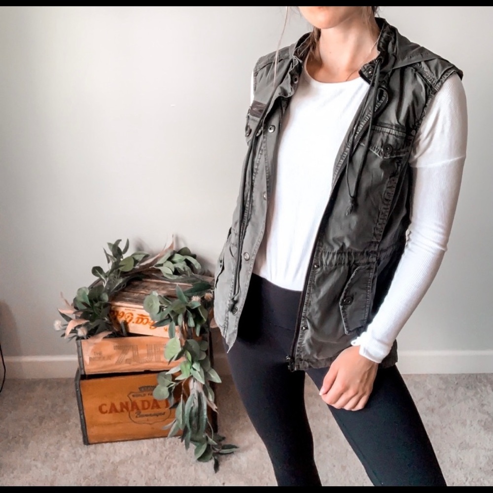 Evereve Peyton Jensen Utility Vest 🌿